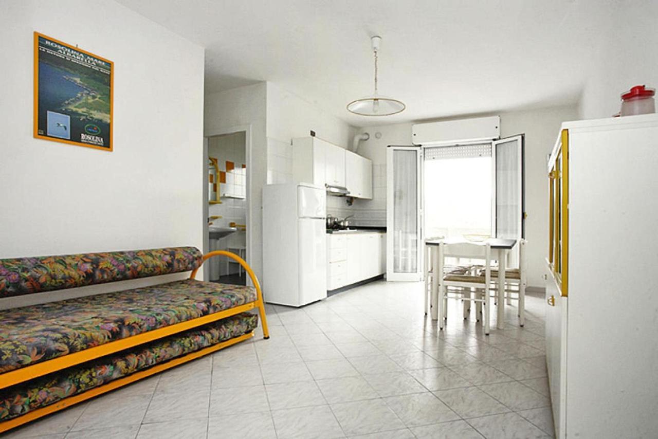 Apartment In Rosolina Mare With A Shared Pool ภายนอก รูปภาพ