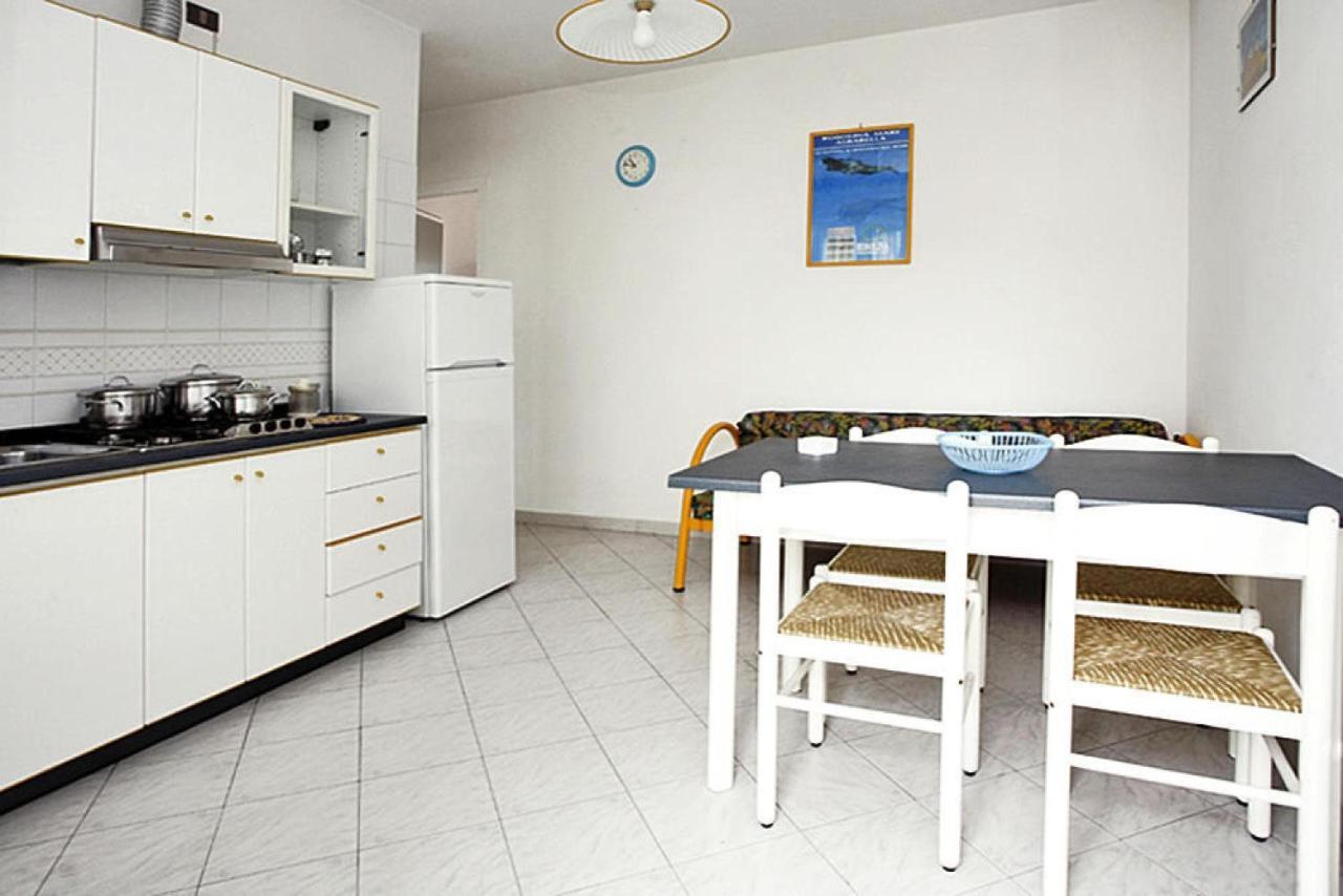 Apartment In Rosolina Mare With A Shared Pool ภายนอก รูปภาพ
